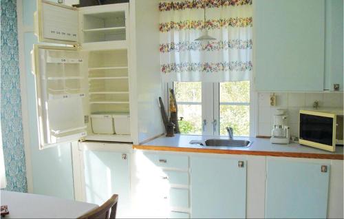 Holjes House | Inviting Home In Hljes with Pet-Friendly Amenities