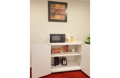 Transcona Apartment | Cozy 1 Bedroom Private Basement Suite with Kitchen Access