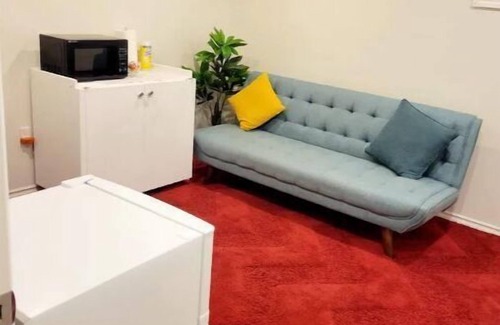 Transcona Apartment | Cozy 1 Bedroom Private Basement Suite with Kitchen Access