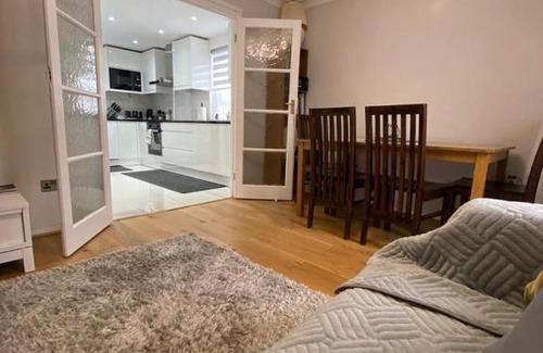 Boleyn Apartment | Highly Rated 1 Bedroom Retreat in East London