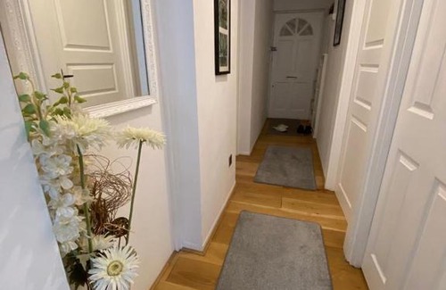 Boleyn Apartment | Highly Rated 1 Bedroom Retreat in East London