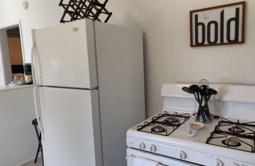 Oleander - Sunset Condo | Charming 1 Bedroom Townhouse in Downtown Bakersfield