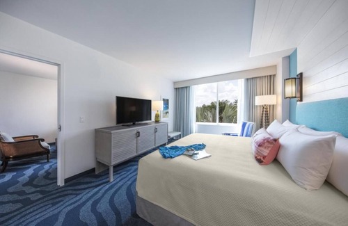 Florida Center Hotel | Discover a 1-Bedroom Suite with Spa and Pool Access