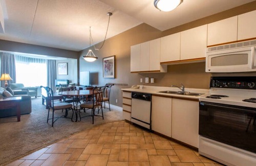 Collingwood Apartment | Cozy 1 Bedroom Suite at Georgian Bay Hotel for Families