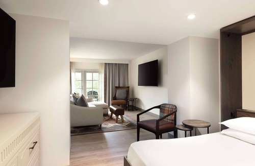 West San Antonio Hotel | Discover a Stylish 1-Bedroom Suite at Premier Hotel
