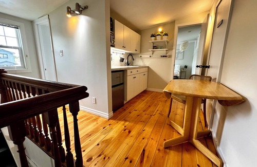 Carleton Place Apartment | 1 bedroom Suite: Kitchenette, parking, central - upper level