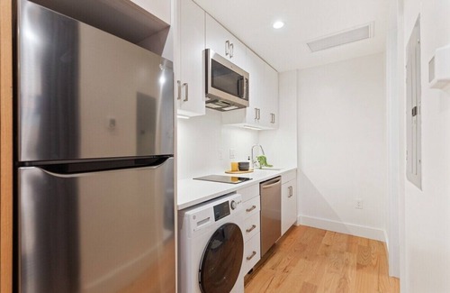 Cannonborough Elliotborough Apartment | Comfortable 1-Bedroom Stay with Parking Near Rainbow Row
