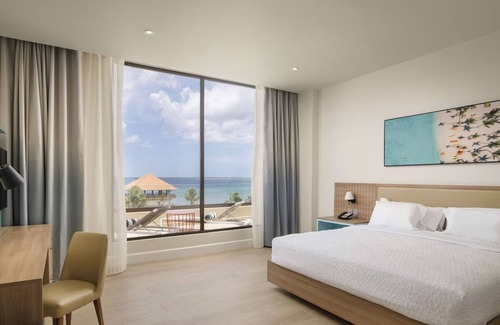 La Romana Hotel | 1 Bedroom Suite w/Ocean View Balcony, Outdoor Pool, Beach Access & Free Parking