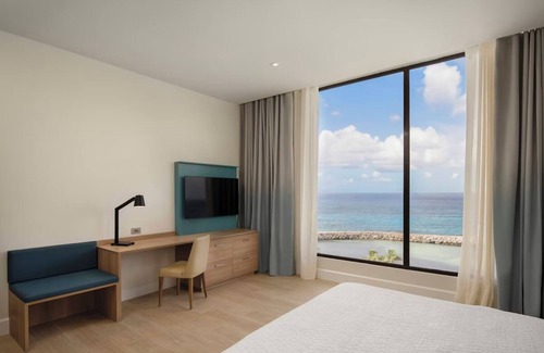La Romana Hotel | 1 Bedroom Suite w/Ocean View Balcony, Outdoor Pool, Beach Access & Free Parking