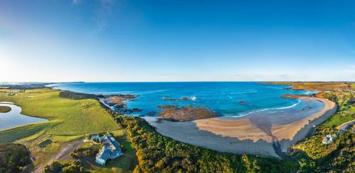 Smiths Beach Apartment | Ocean View Retreat: Guest Rated 8.4/10 for Relaxation