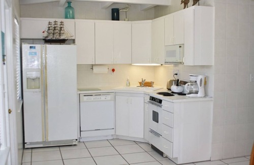 St. Pete Beach Condo | Oceanfront 1 Bedroom with Balcony Overlooking Pool