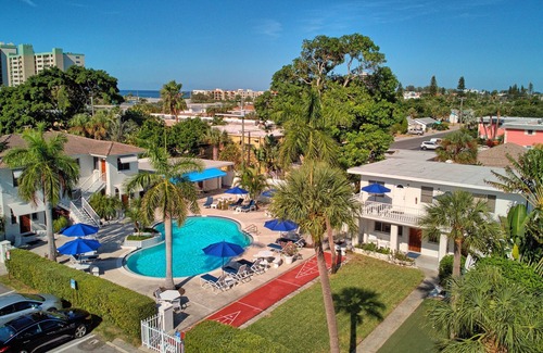 St. Pete Beach Condo | Oceanfront 1 Bedroom with Balcony Overlooking Pool