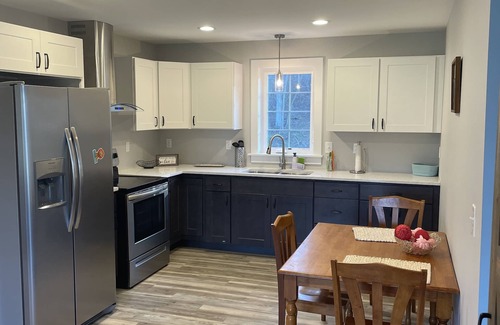 Town of Barton Apartment | Idyllic 1 Bedroom Retreat Boasting Scenic Country Views