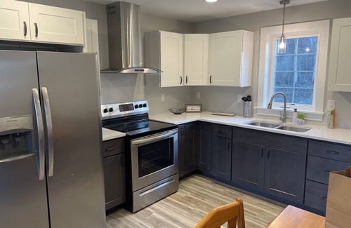Town of Barton Apartment | Idyllic 1 Bedroom Retreat Boasting Scenic Country Views