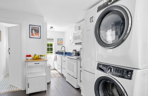 Orleans House | Cozy 1 Bedroom with Den Near Skaket Beach - Guest Rated 10/10