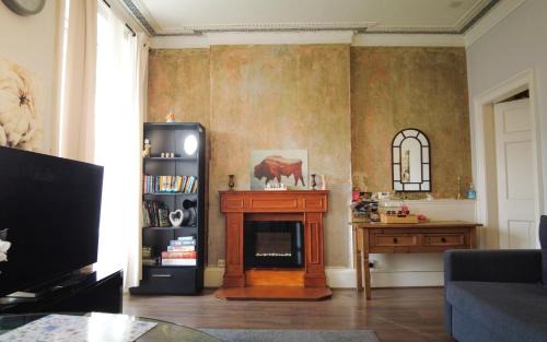 Haymarket Apartment | Stylish 1 Bedroom Flat in Central Edinburgh for Families