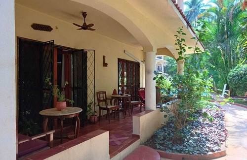 Kudal Condo | 1 BHK in serene & quaint Siolim , swimming pool ,air conditioned with WIFI