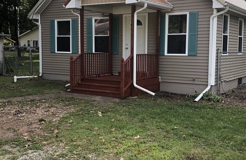 Koontz Lake House | Convenient Koontz Lake Hotel Near Fishing and Boating