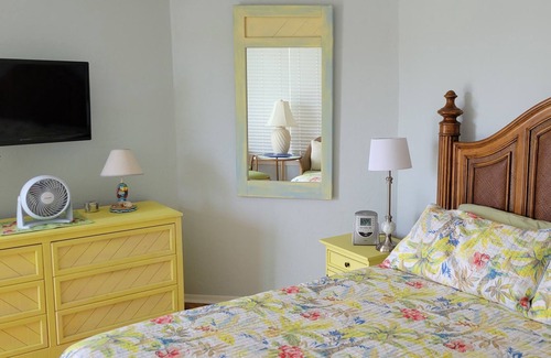 Flagler Beach House | Pet-Friendly Retreat with Golf Course Views, Steps to Beach