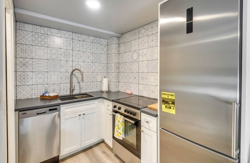 Rogers Seabreeze Apartment | 1 Block to Daytona Beach: Modern Studio