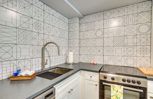 Rogers Seabreeze Apartment | 1 Block to Daytona Beach: Modern Studio
