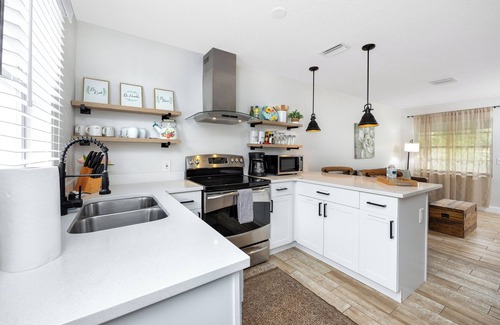 New Port Richey House | Convenient Stay Near Downtown with Oceanfront Views