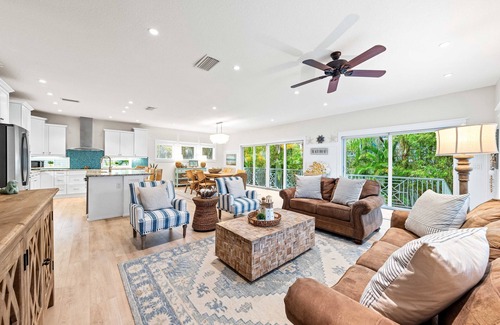 Holmes Beach House | Oceanfront 6 Bedroom House with Private Pool - Rated 10/10