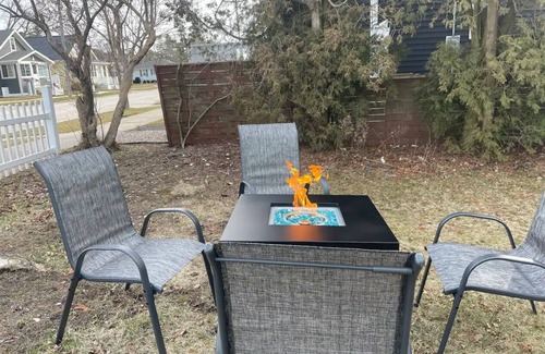 Two Rivers House | Beachside Retreat with Firepit & Bikes - Sleeps 4