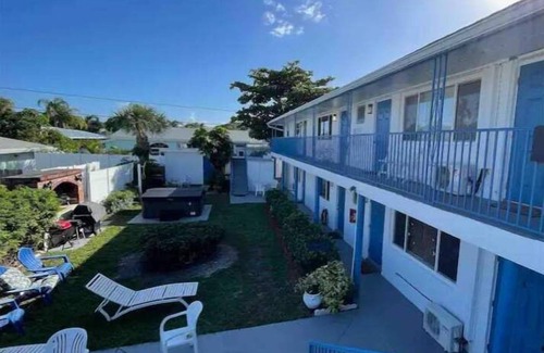 Palm Beach Shores Condo | Steps from the Beach: Pet-Friendly Oasis with Ocean Views