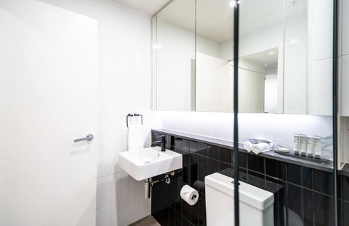 South Brisbane Hotel | 1 BR City View Service Apt . South Brisbane