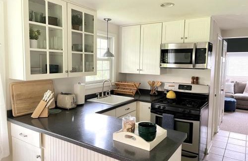 Penfield House | Cozy 1 Br Cottage in a Prime Location - Guest Rated 9.8