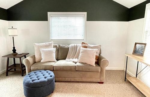 Penfield House | Cozy 1 Br Cottage in a Prime Location - Guest Rated 9.8