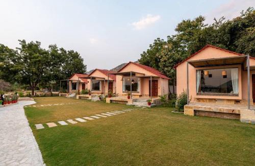 Udaipur House | 1 BR Cottage w Pool Lakes End
