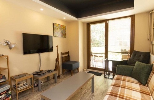Harbiye Apartment | Charming 1 BR House with Garden near Osmanbey Metro