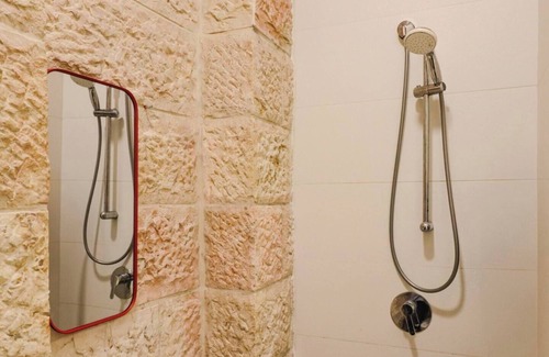 Jerusalem City Centre Apartment | 1 Br Gem in Charming Nachlaot Steps to Shuk