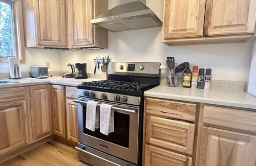 Bar Harbor House | Pet-Friendly Retreat: Cozy 1 BR Home in Bar Harbor