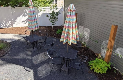 Garden District Apartment | Pet-Friendly 1 BR Close to Downtown and Beach - Guest Rated 9.8