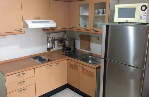 Khlong Tan Apartment | Stylish 1 BR Oriental Decor Near BTS Phrom Phong