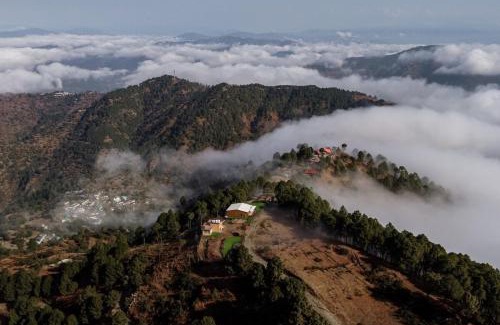 Jakh House | Cozy Mountain Retreat at Nivriti Cottage with Pet-Friendly Perks