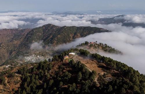 Jakh House | Cozy Mountain Retreat at Nivriti Cottage with Pet-Friendly Perks
