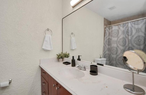 The Galleria Apartment | Pet-Friendly 1-BR Stellar Stay #7 Near The Galleria