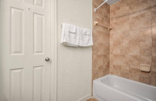 The Galleria Apartment | Pet-Friendly 1-BR Stellar Stay #7 Near The Galleria
