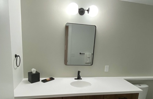 Danville House | Cozy 1 BR Suite with Full Amenities Near Dining & Nightlife