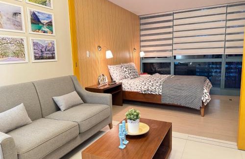 Pinagsama Apartment | Cozy 1 BR Uptown BGC Condo with Pool and Netflix