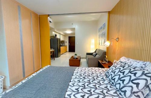 Pinagsama Apartment | Cozy 1 BR Uptown BGC Condo with Pool and Netflix