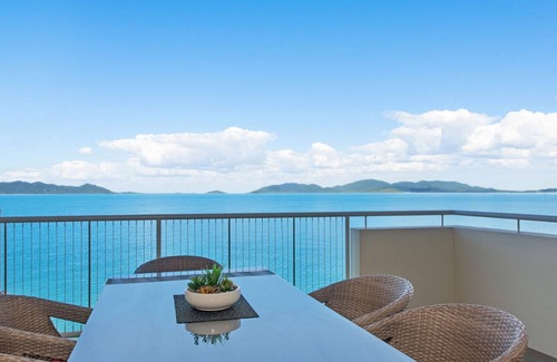 Nelly Bay Apartment | Bright Point Apartment 4501: Oceanfront Retreat with Pool