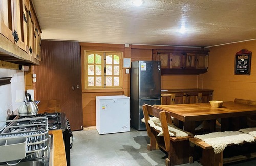 Colbun Cabin | Mountain Cabin with Hot Tub for 20 Guests - Family-Friendly