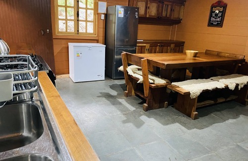 Colbun Cabin | Mountain Cabin with Hot Tub for 20 Guests - Family-Friendly