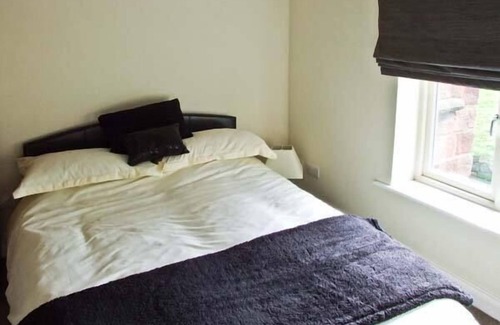 Calwich Cottage | Inviting Cabin Knoll Retreat in Calwich for Families