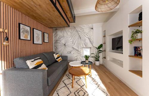 Valence Apartment | Cozy Apartment Near City Center and Train Station